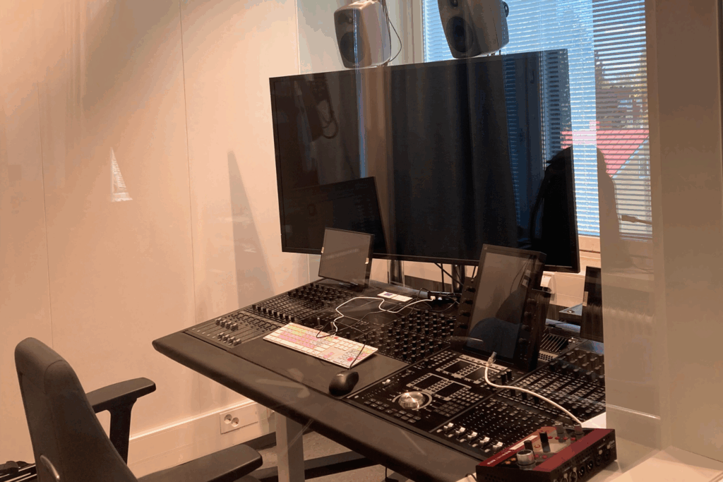 Mixing console