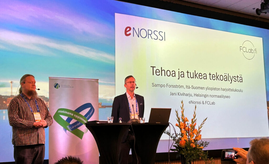Kuva OPHN lukiopäiviltä, jossa esiintymässä ovat Jani Kiviharju sekä Sampo Forsström.