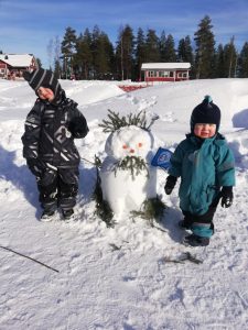 Lapset da lumiukko