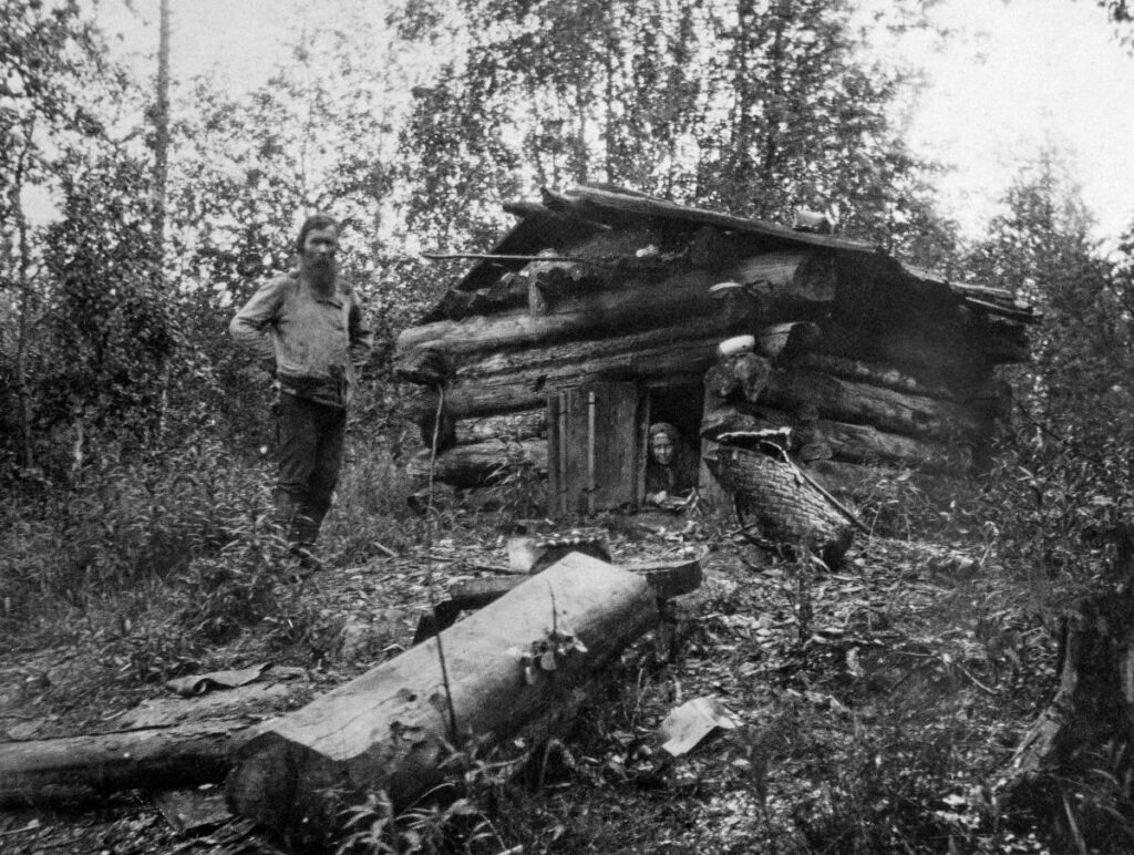 Vanha kuva. Vienan Karjala. Kalapirtti.