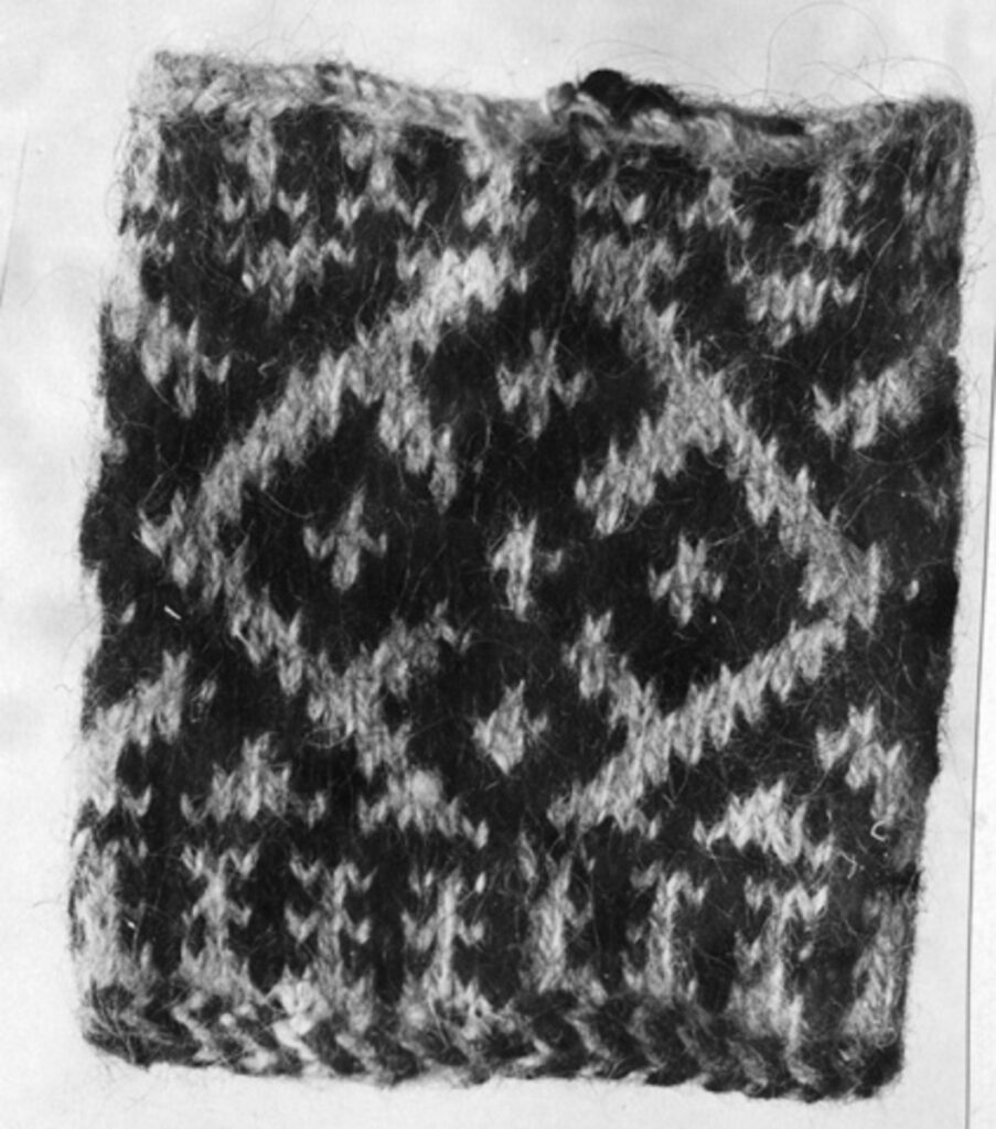 Kirjokintaan varsi. Lemmenlehti-kuvio. Karjalainen neule.