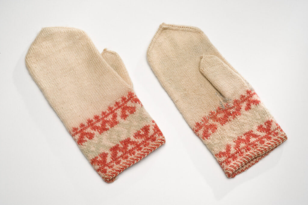 Karjalaiset lastenlapaset.