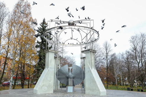 a monument by the Victory Boulevard in Petrozavodsk