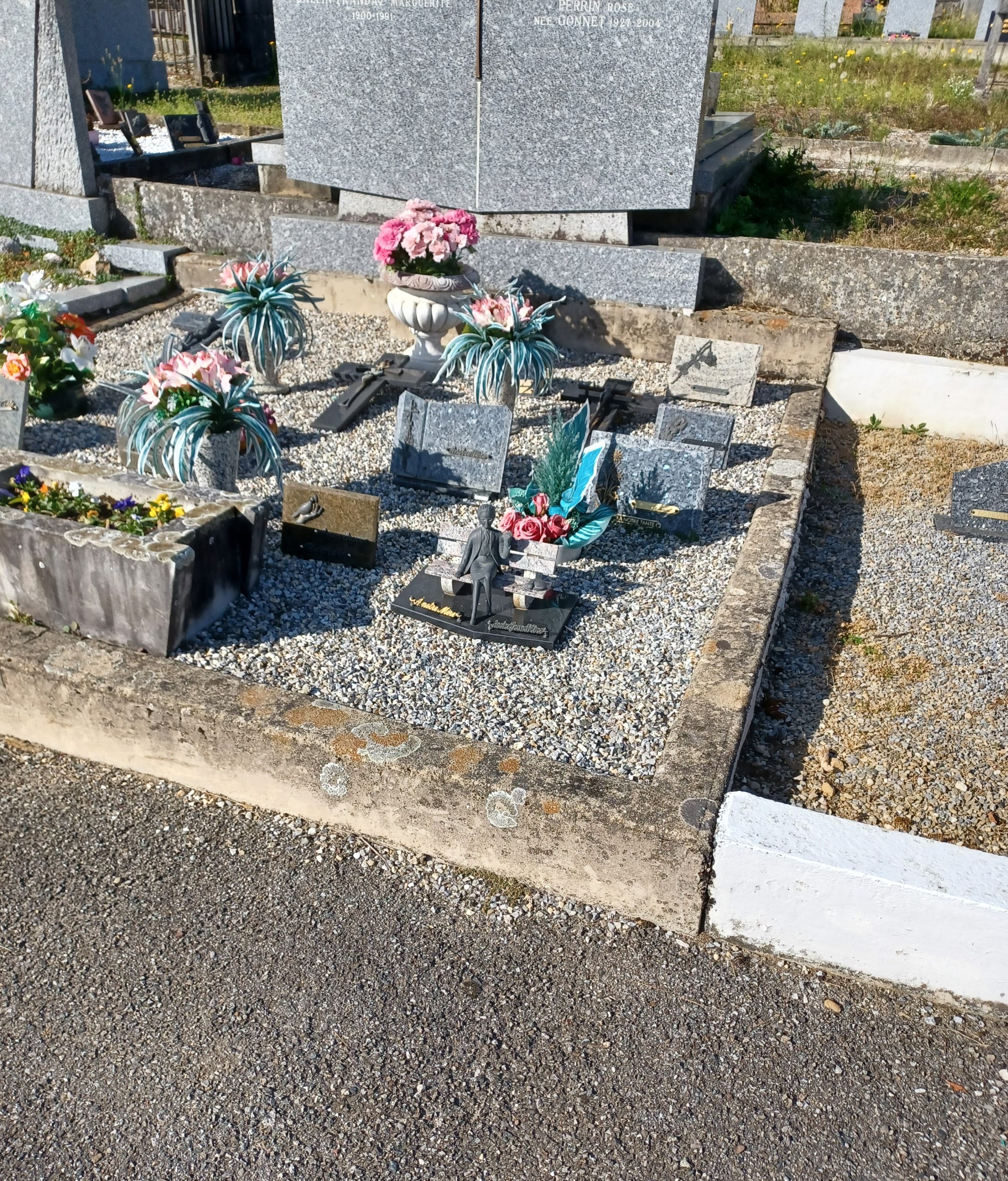 Decorations on a grave