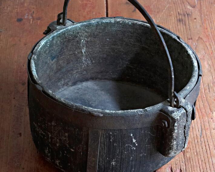 1700-luvulla valmistettu vuolukivipata.