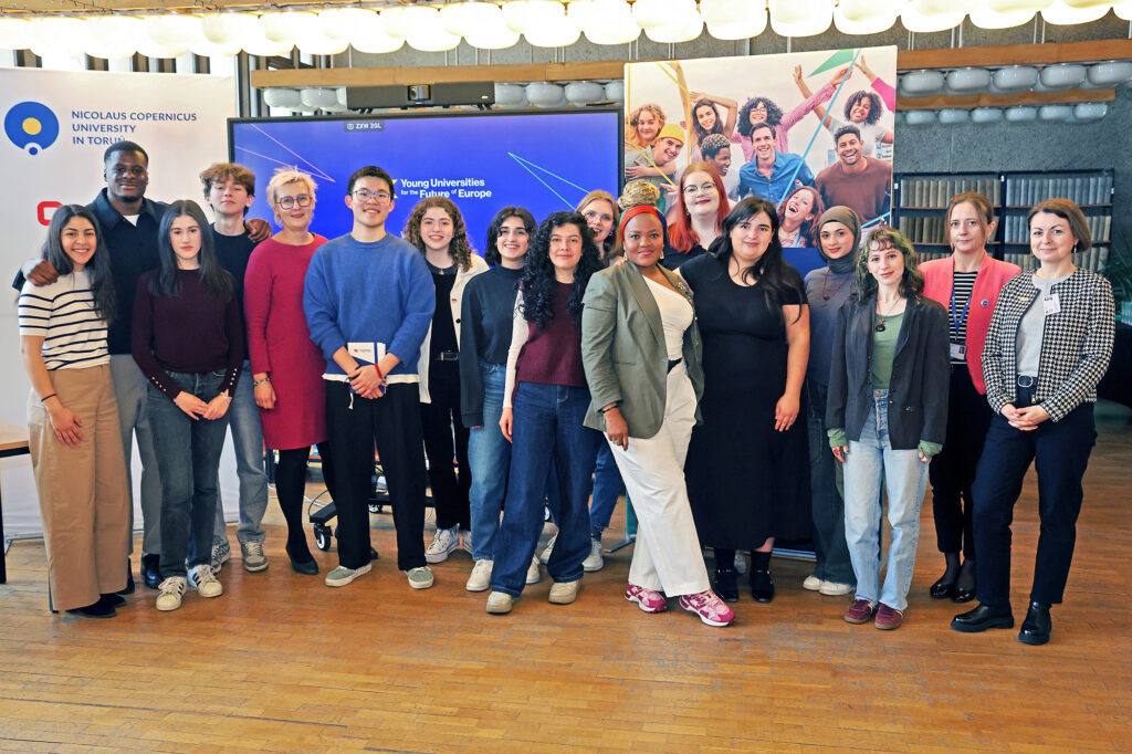 YUFE Student Forumin opiskelijaedustajia yhteiskuvassa.