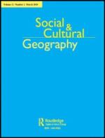 Social & Cultural Geography -lehden kansio sivu on kirkkaan sininen. 