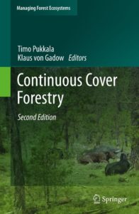 Continuous cover forestry -kirjan kansikuva. Vihreäsävyinen kuva metsästä, etualalla loikoilee kaksi hirveä.
