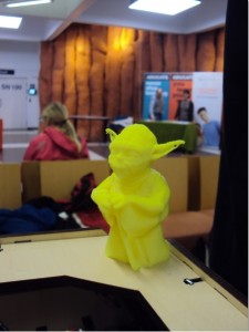 Kemian pisteellä 3D-tulostimesta syntyi piskuinen Yoda