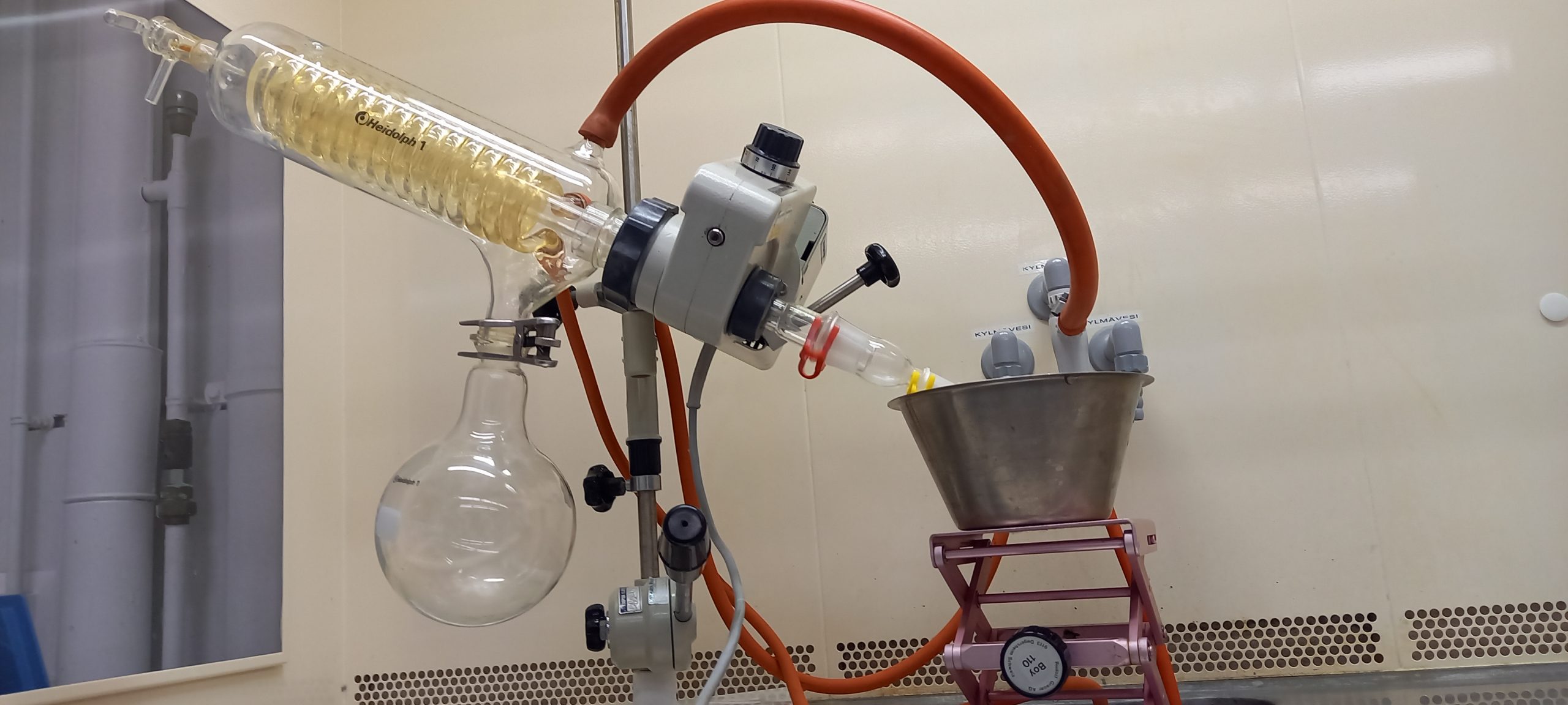 Kemian laboratorioharjoituksessa käytettävä laite