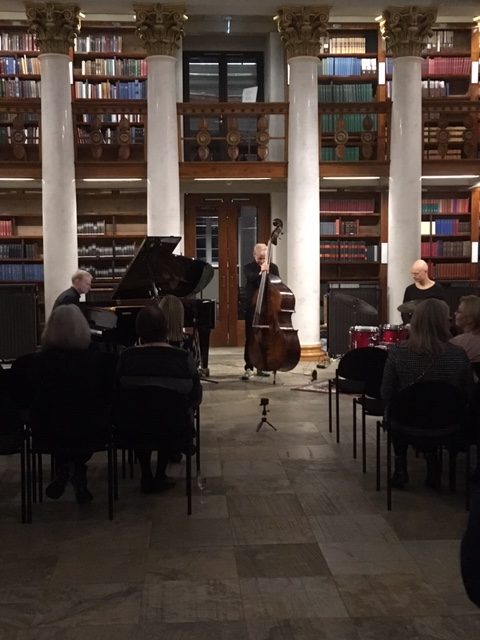 Alkuiltajuhla. Kansalliskirjaston Kupolisali. Early evening event. National Library of Finland. Joona Toivanen Trio.