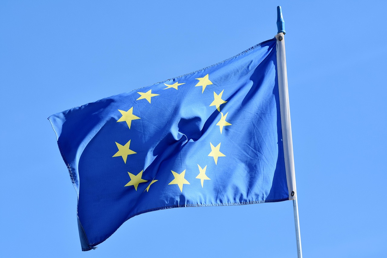 Euroopan unionin lippu liehuu tuulessa. European Flag is waving in the wind.