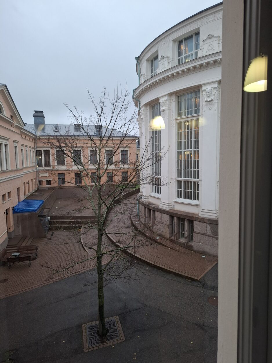 Vief og National Library of FInlands inner courtyard.