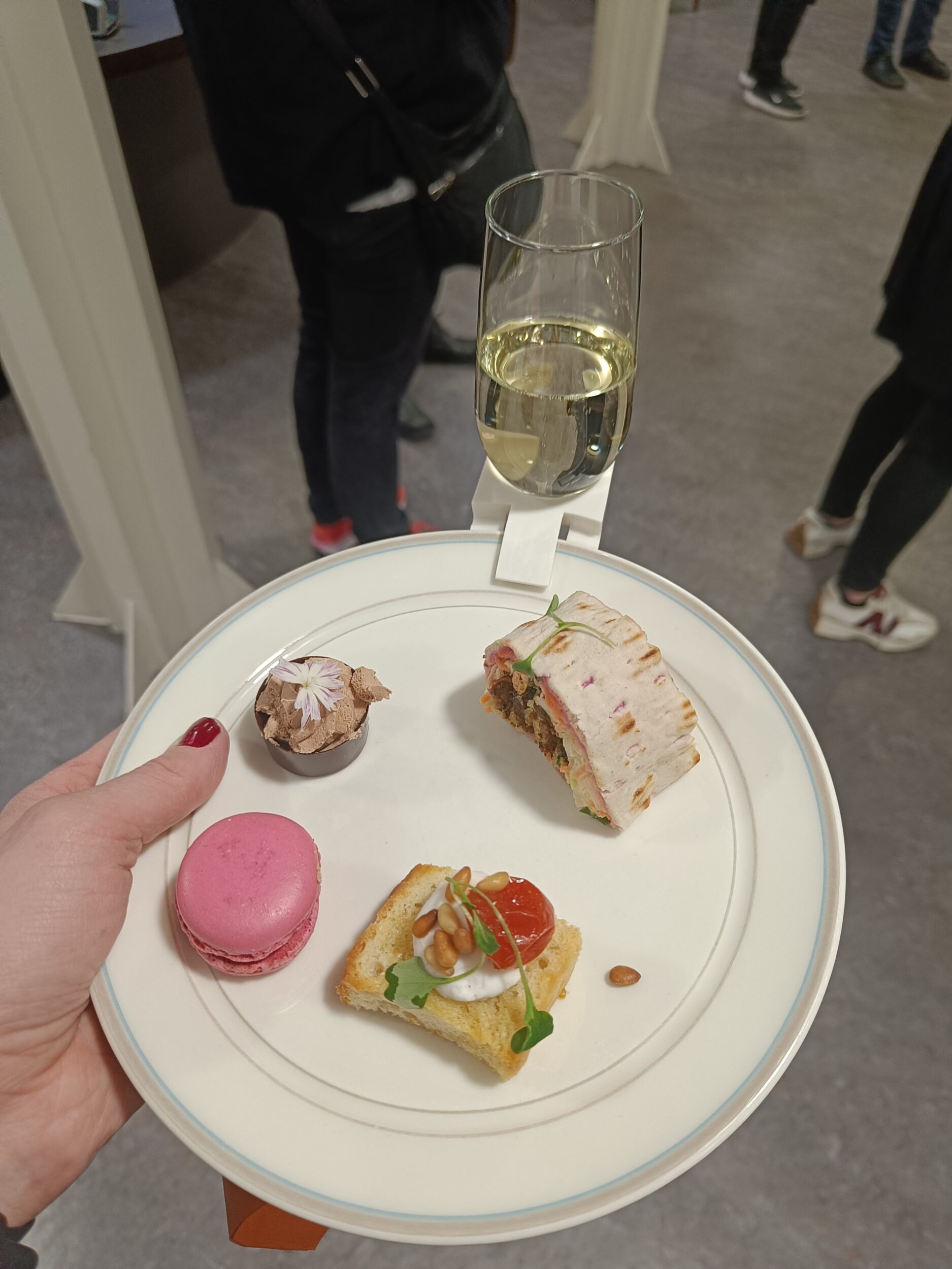 Herkkuja iltajuhlassa. 