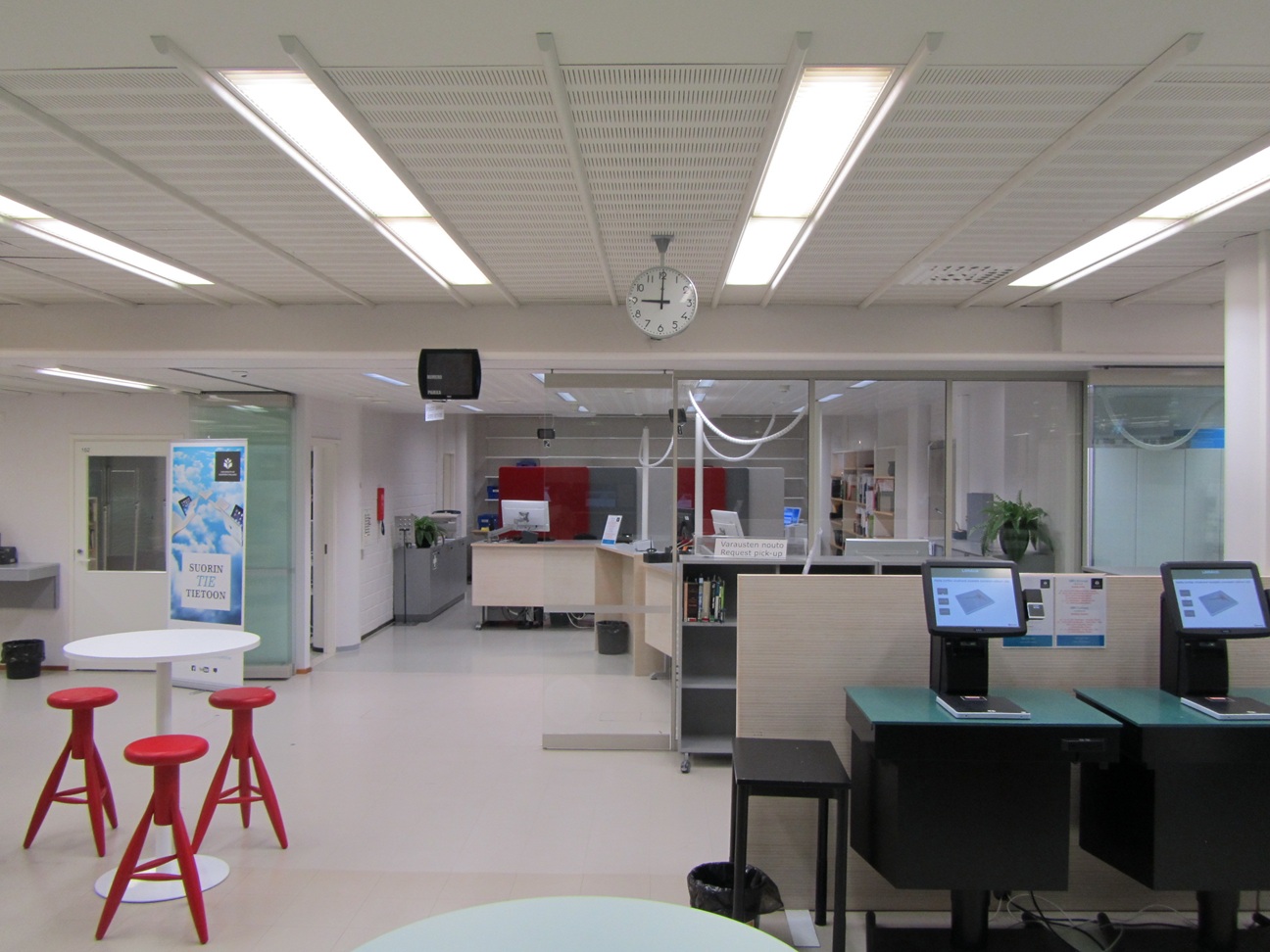 Kirjaston palvelualue.